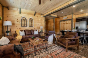 Dog Friendly New Cabin w/ Hot Tub, Game Room & 4-m